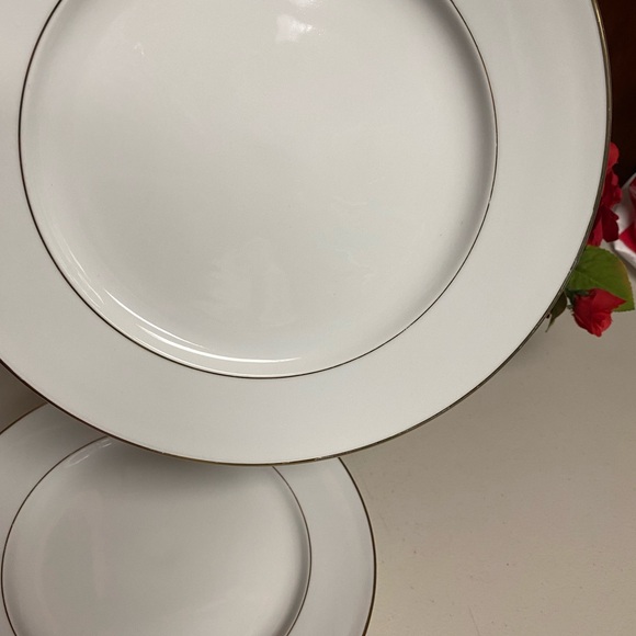 Johann Haviland Germany white with gold band dinner plates - Picture 5 of 12